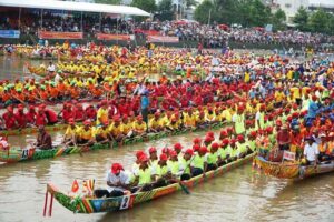 Boat racing is popular among Khmer people in Vietnam.
